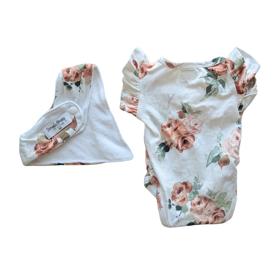 Snuggle Hunny Onesie & Bib, Size 0000